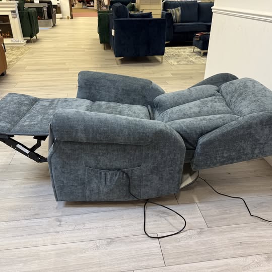 Lincoln Dual Motor Lift and Rise Chair