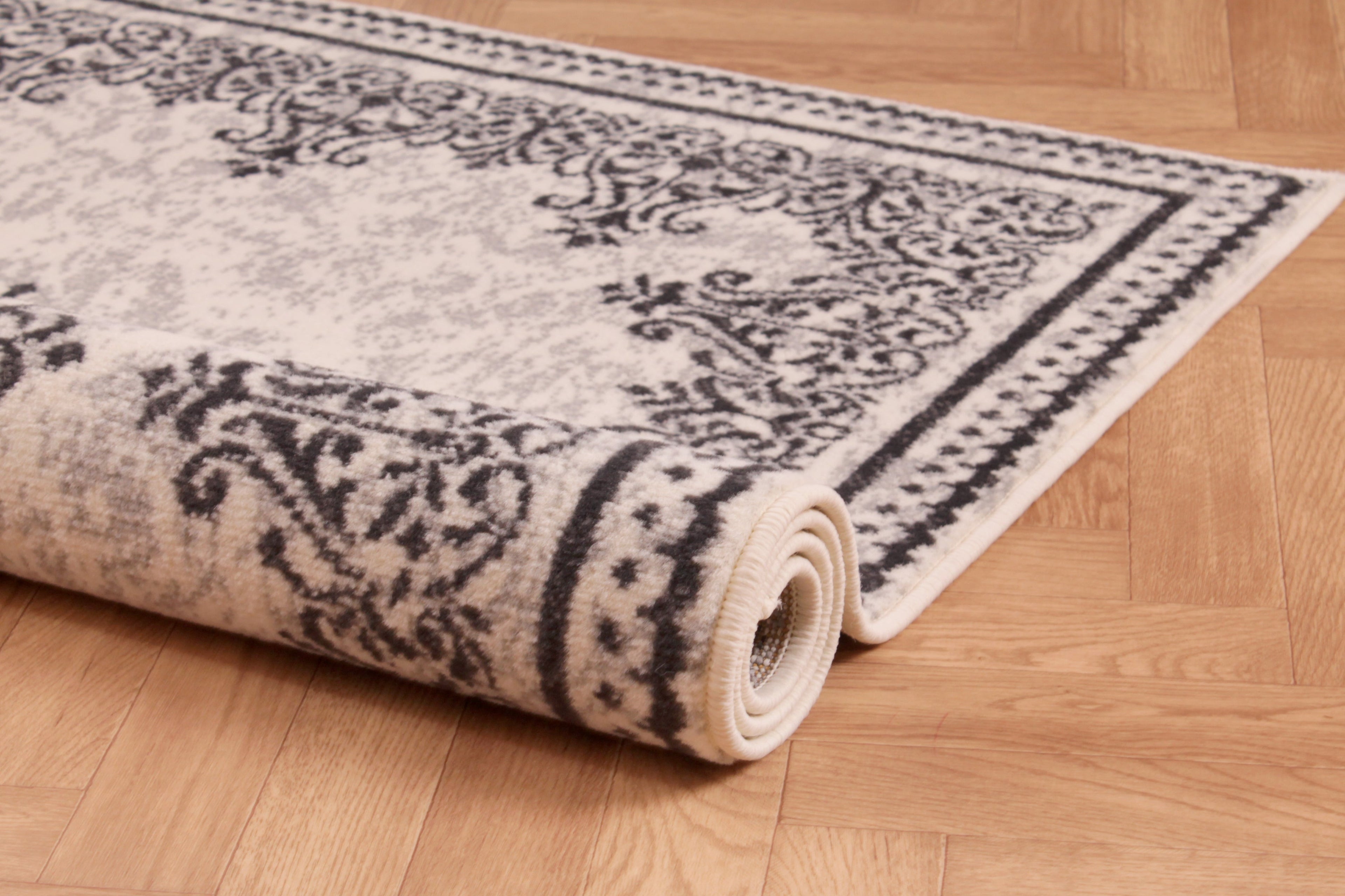 Traditional Poly Douglas Cream Rug