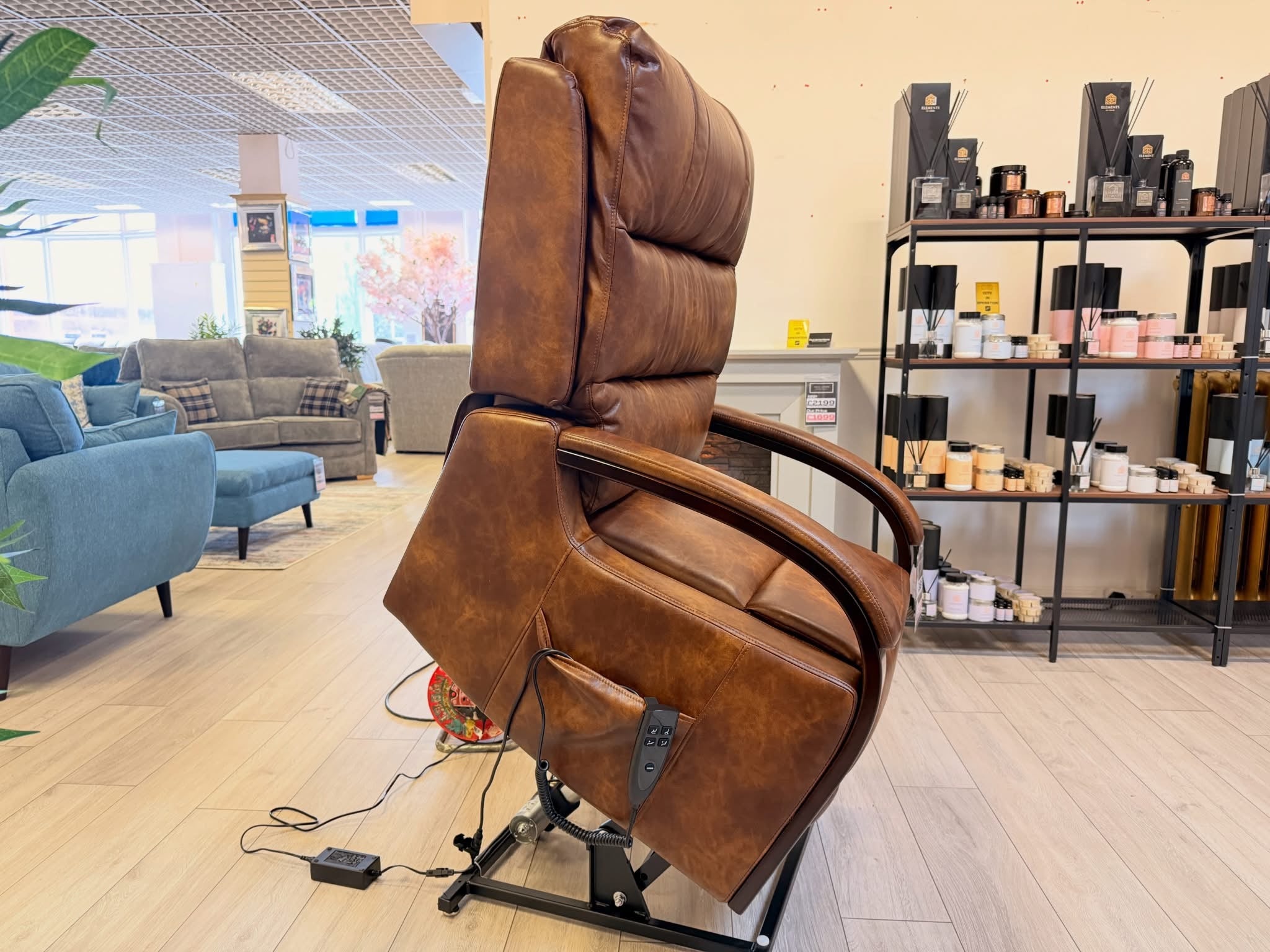 Luxury Dual Motor Rise & Recliner Chair – Brown Leather Look – £799