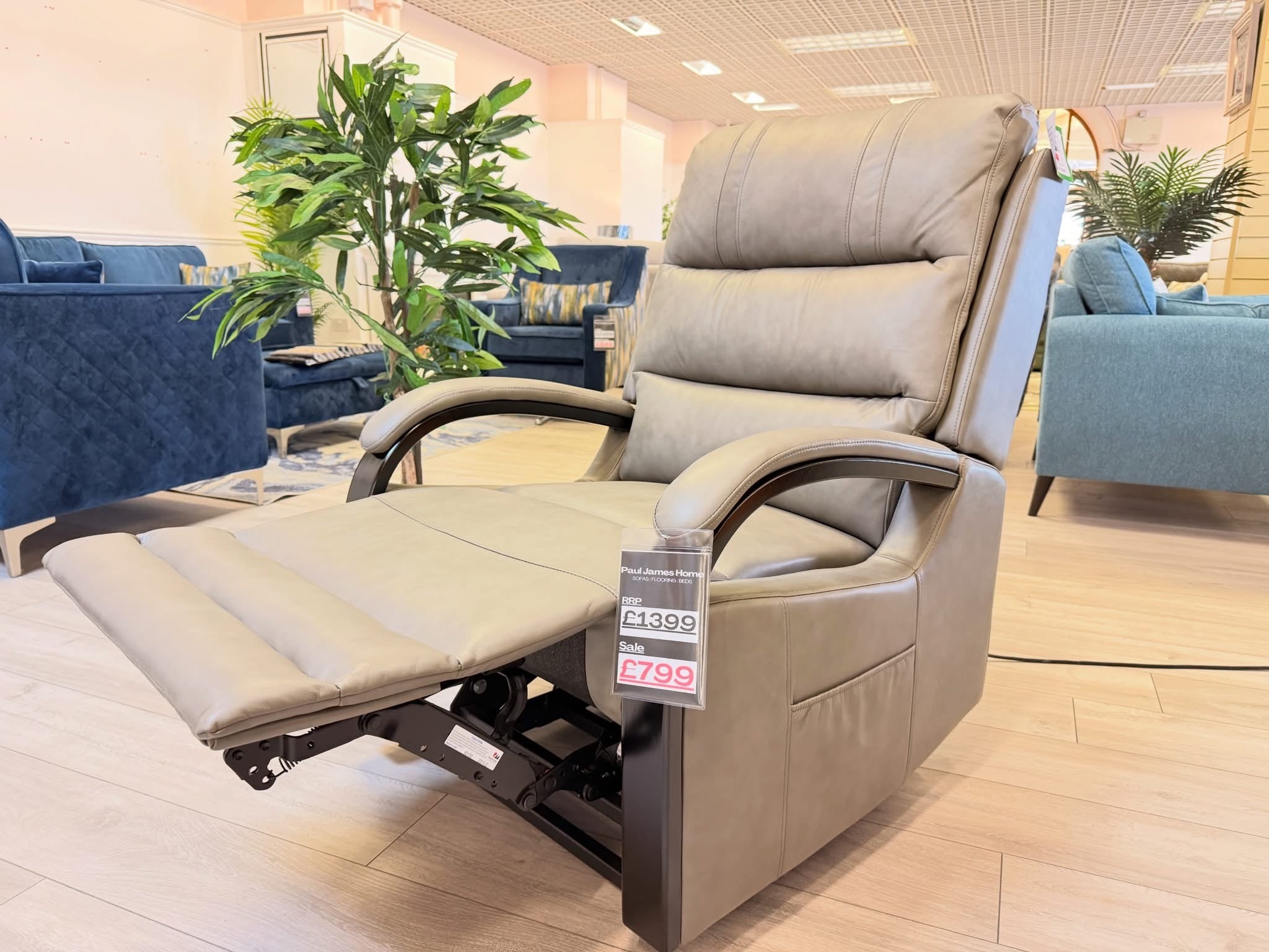 Luxury Dual Motor Rise & Recliner Chair – Grey Leather Look – £799