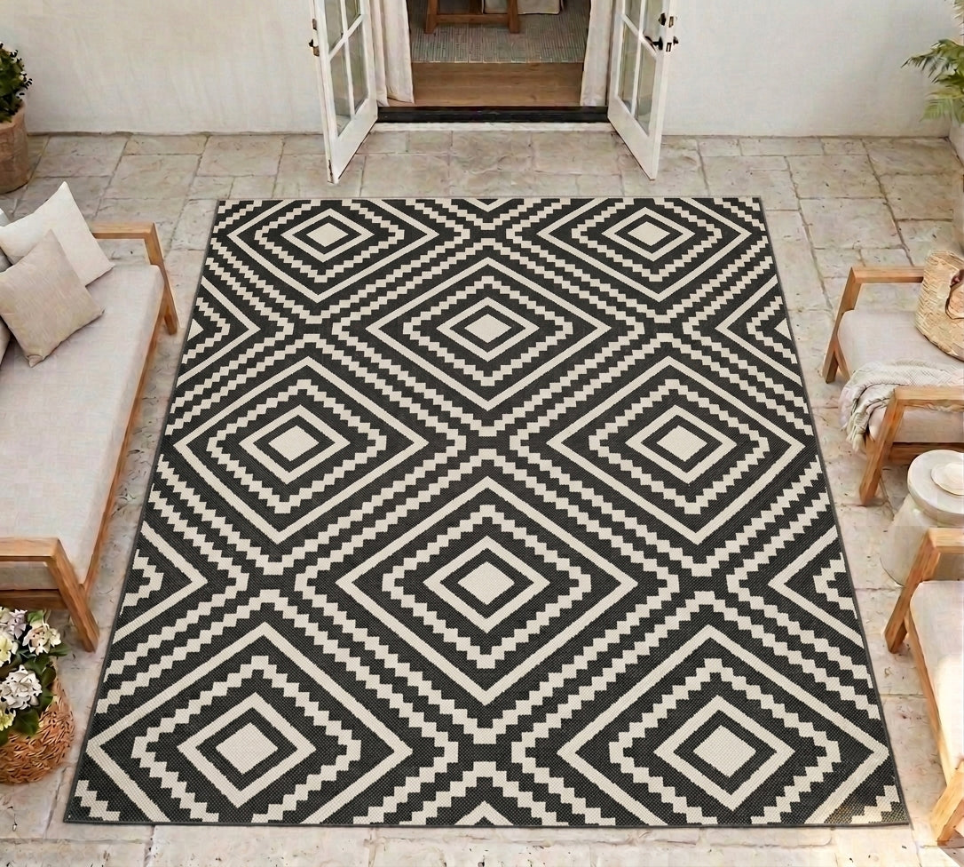 Terrace Large Diamond Black Rug