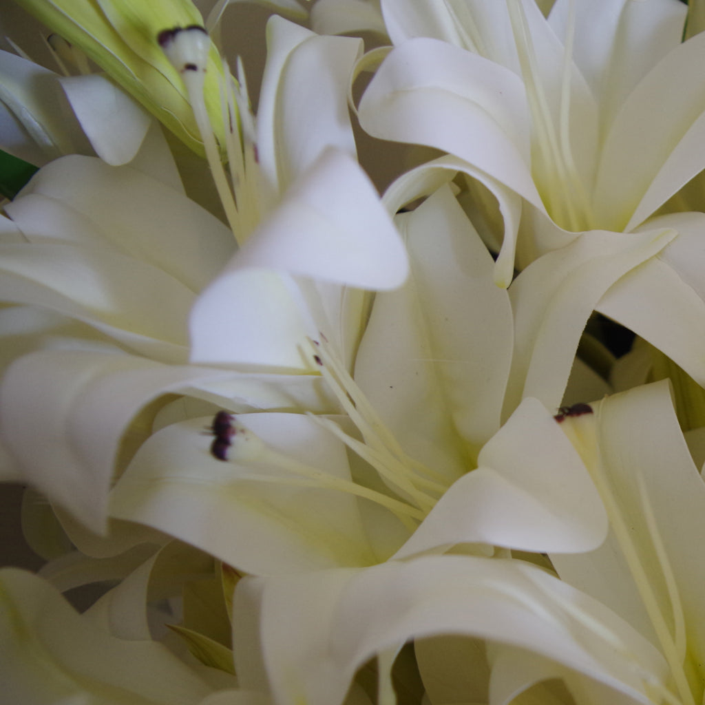 12 x 60cm Artificial Lily Stem White (144 Flowers)
