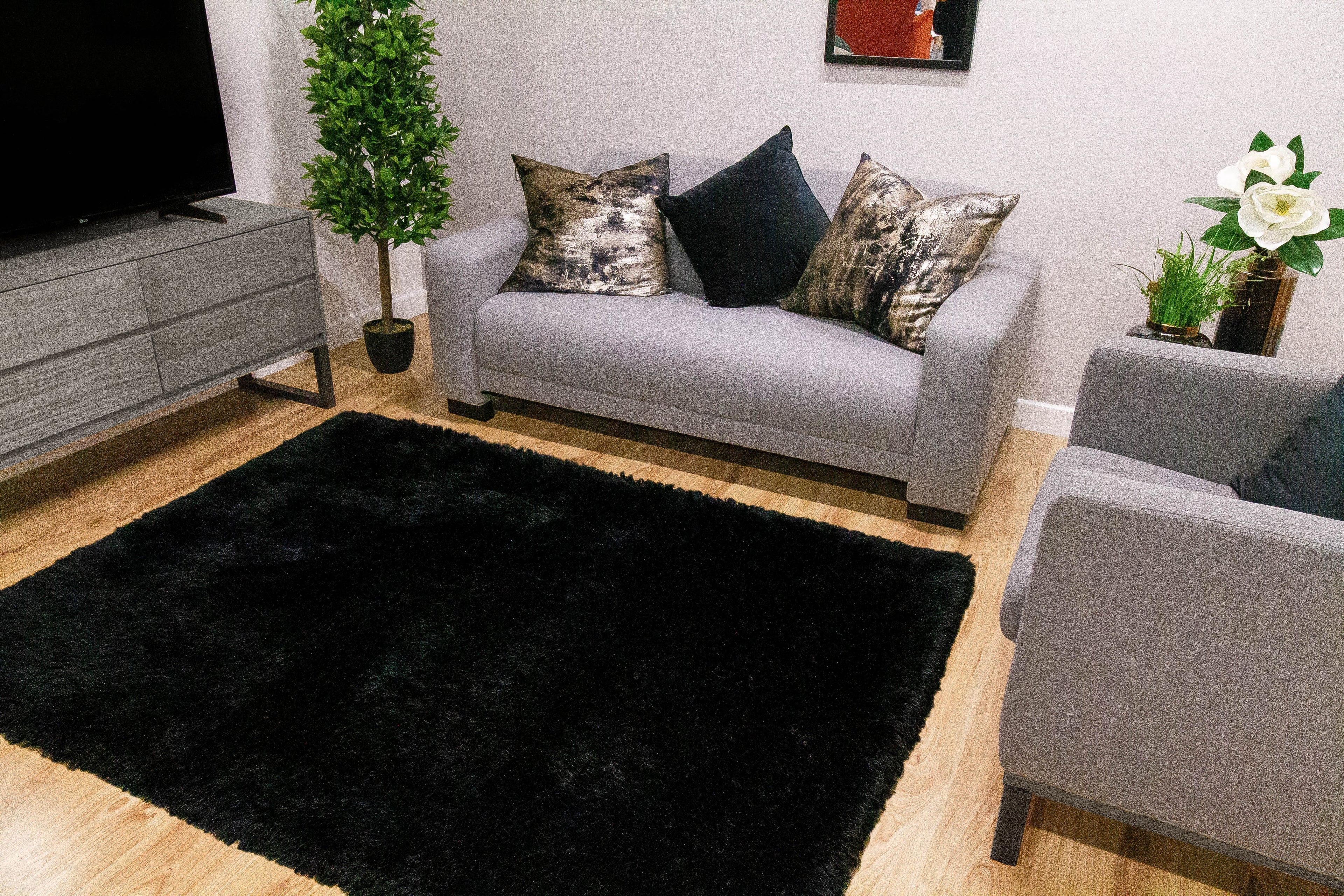 Mayfair Plain Black Rug