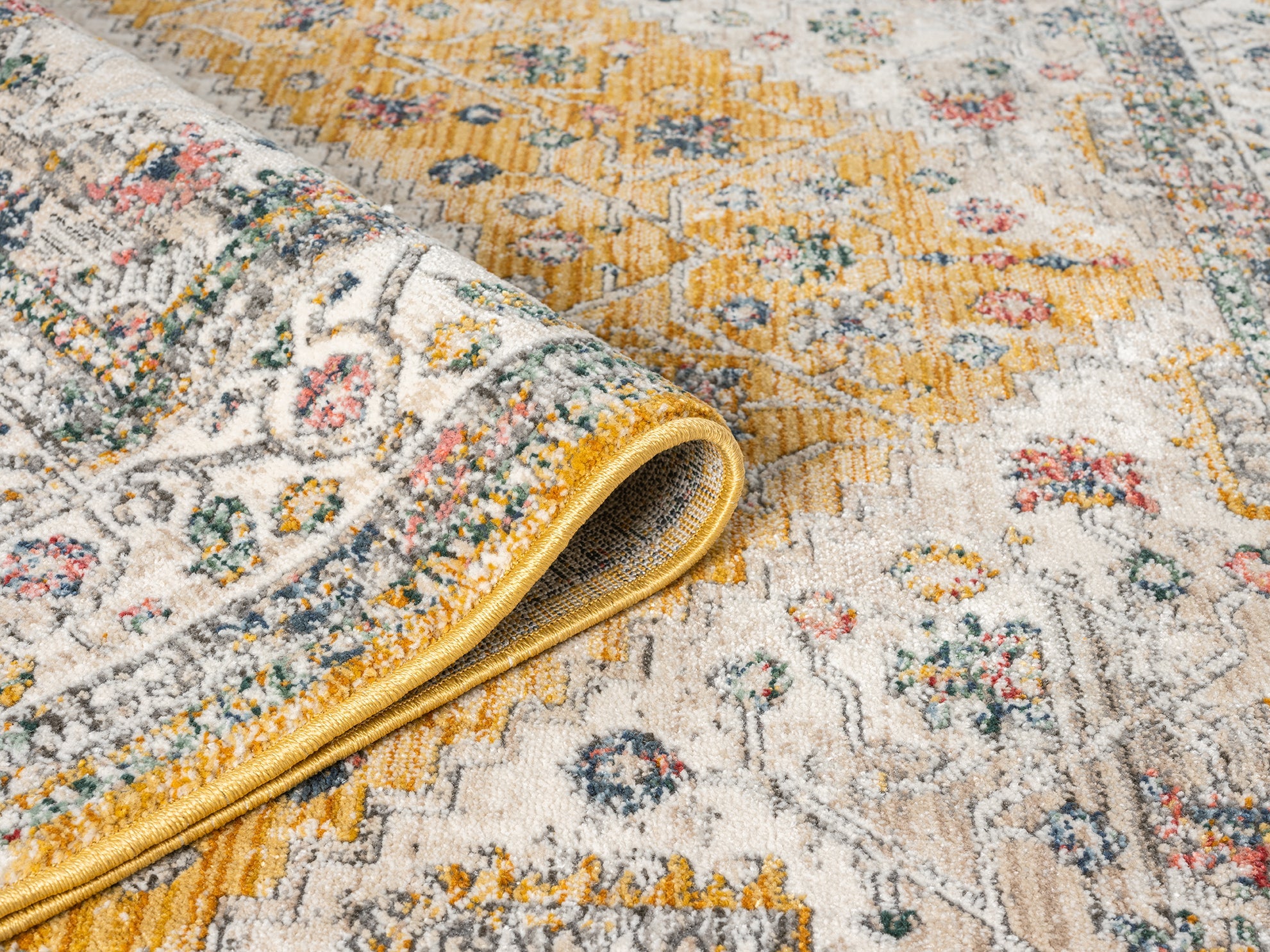 Nova Enzo Cream / Gold Rug