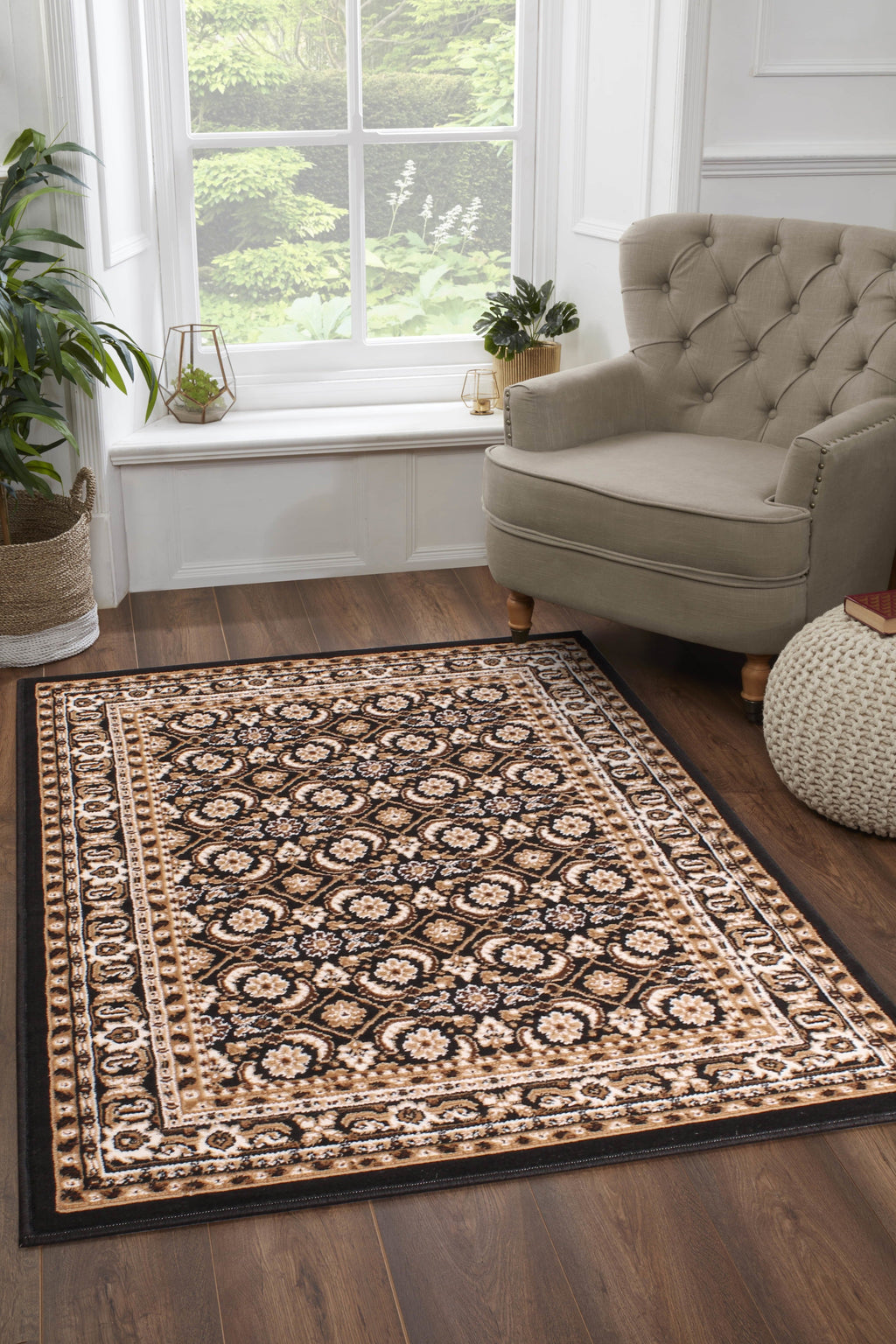 Traditional Poly Esta Black Rug