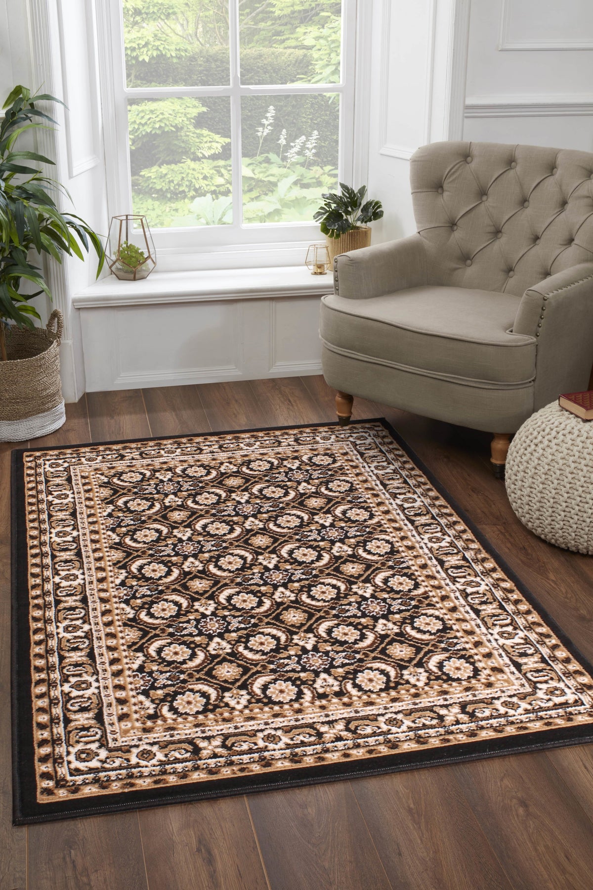 Traditional Poly Esta Black Rug