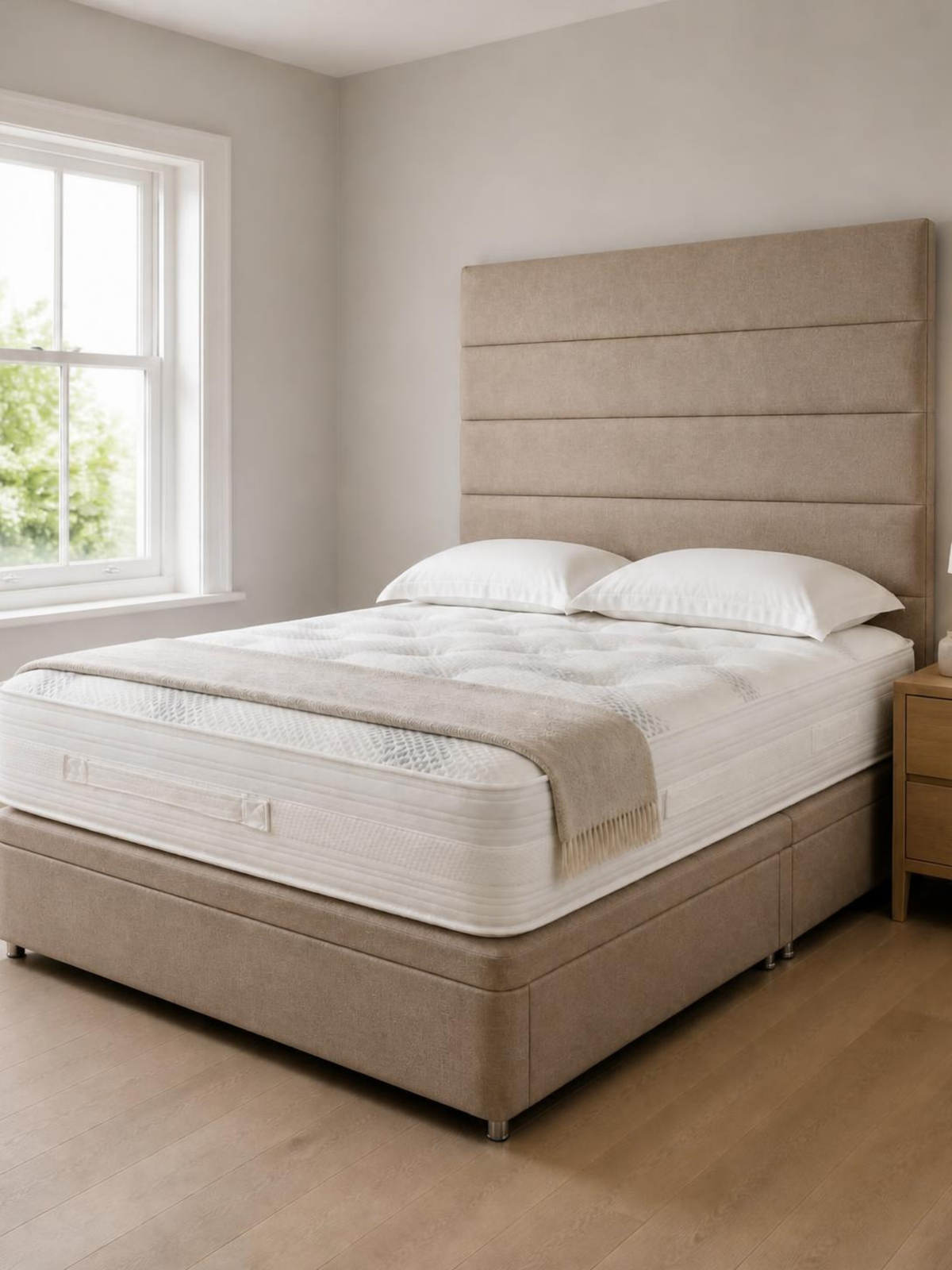 Clyde 1000 – in a bedroom