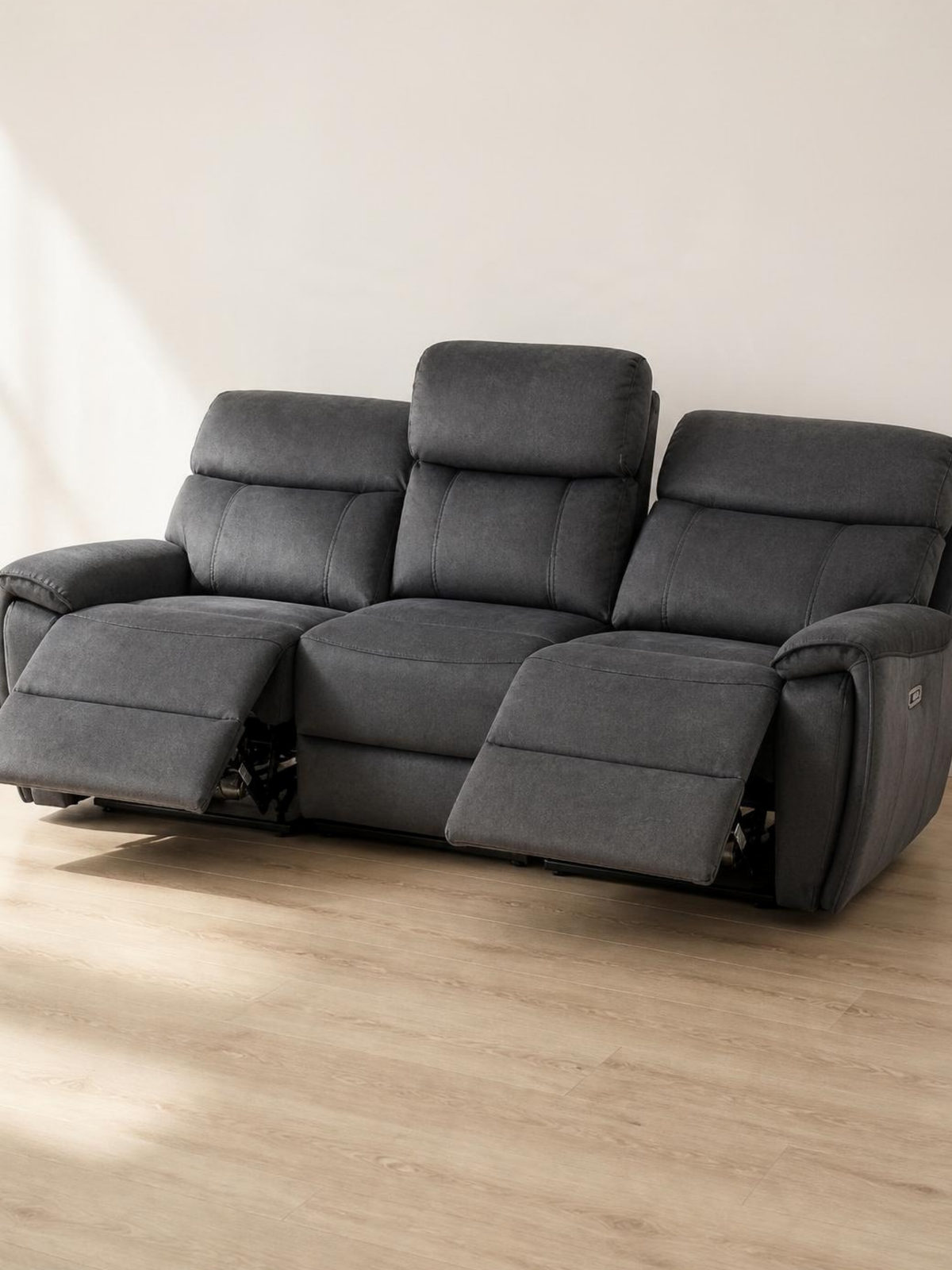The Dream 2000 recliner sofa in Graphite – reclined