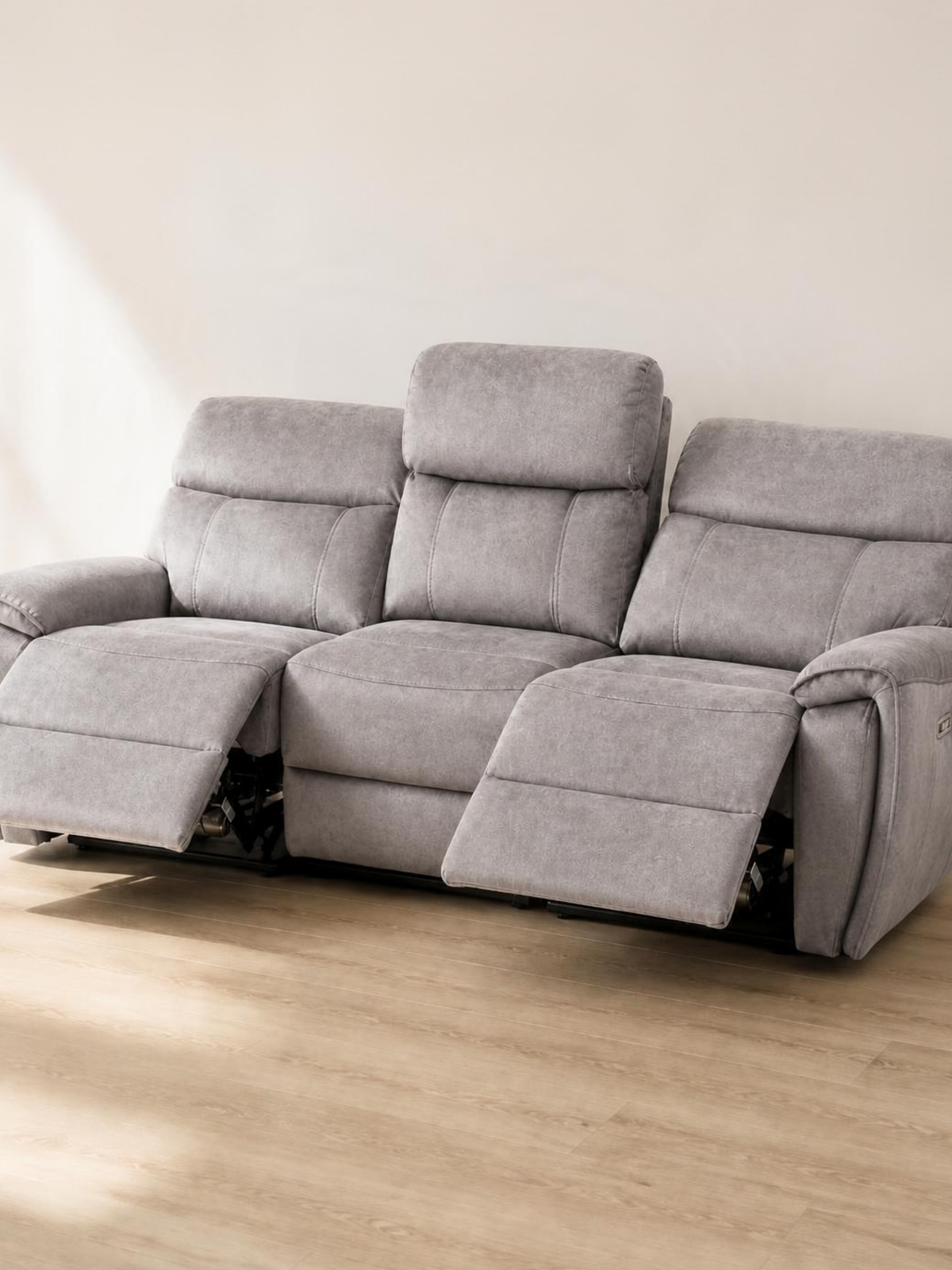 The Dream 2000 recliner sofa in Silver – reclined