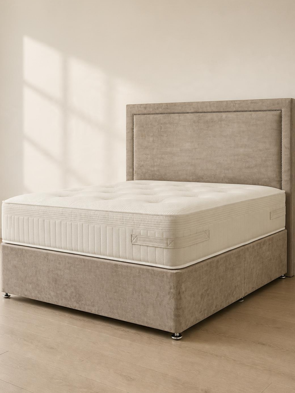 Garscadden 3400 Divan Set – hero three-quarter view